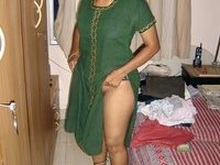 Indian MILF Rahee D. - Mature Desi wife from Mumbai - 09