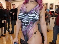 Super fit tattooed goth babe