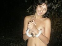 Amateur girl love posing naked