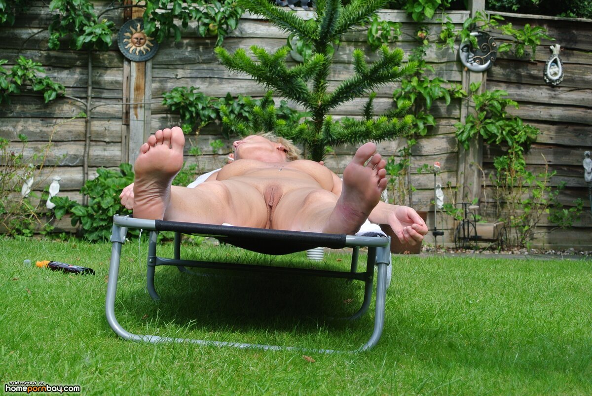 Naked Sunbathing Mobile Homemade Porn Sharing