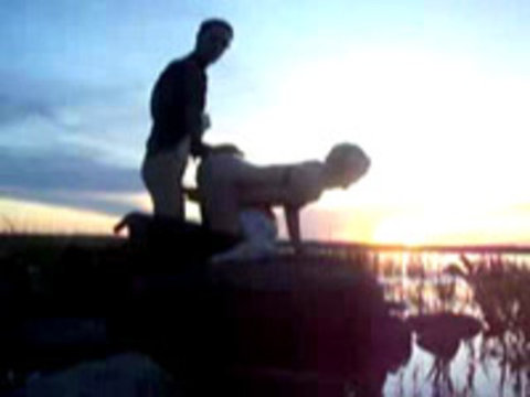 Play 'I bang my babe during sunset on the lake'