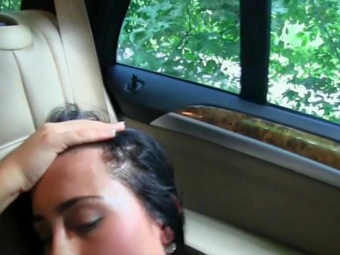 Play 'Sex with the beauty in the car and cum on pussy'