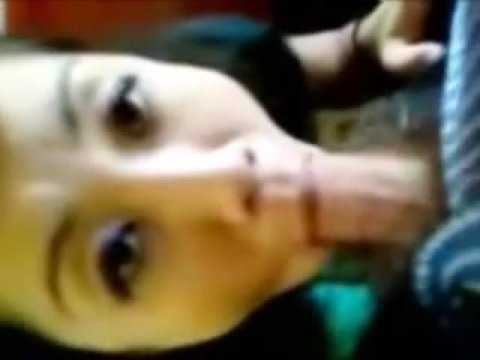 Play 'Petite brunette does blowjob and gets jizz'