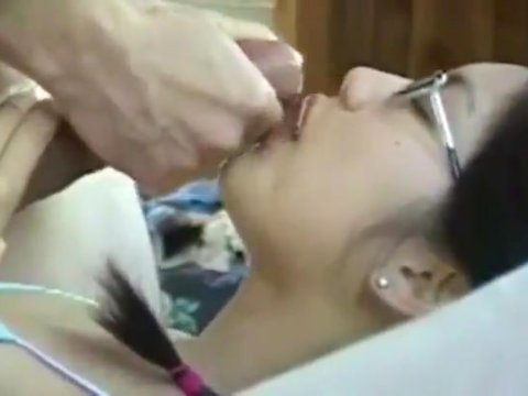 Play 'Brunette with glasses gets cum in her mouth'