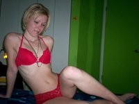 Kinky blonde showing off