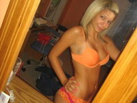 Tanned Hottie Selfshooting And Posing