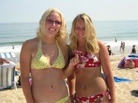 Hot Chicks In Bikini