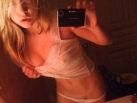 Emo Hottie And Her Sexy Selfpics