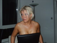 GF Heidi posing naked