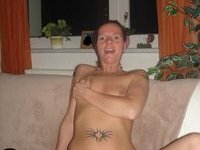 Tattooed dude gets BJ