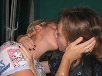 Stunning lesbo girlfriends kissing