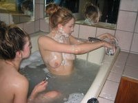 Lesbo bathtub shaving