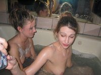 Lesbo bathtub shaving