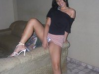 Tanned Latina showing off