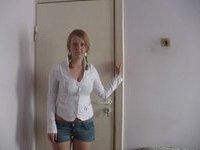 Amateur GF naked in her room
