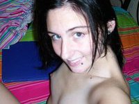 Amateur teen posing naked on cam