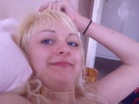 Amateur blonde girl posing nude