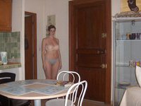 Amateur GF posing nude on bed