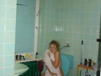 Amateur blonde wife posing nude