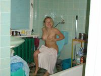 Amateur blonde wife posing nude