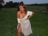 Sexy amateur wife posing nude outdoors