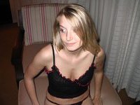 Amateur teen gf nude in her room
