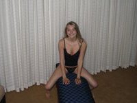 Amateur teen gf nude in her room