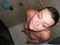 Cute amateur gf nude in bath