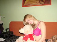 Sexy amateur blonde posing on cam