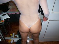 Amateur wife posing nude