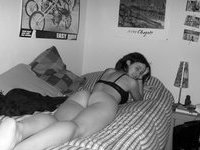 Sexy amateur girl posing nude on bed