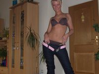 Mature amateur wife posing nude at home