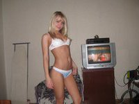 Amateur blonde posing nude and gives blowjob
