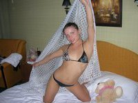 Amateur wife loves posing on cam