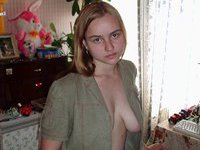 Amateur teen showing her tits
