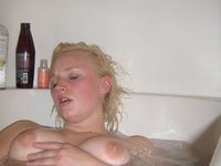 Cute amateur blonde posing nude