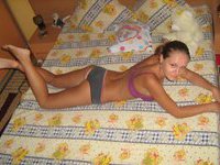 Amateur girl loves posing nude