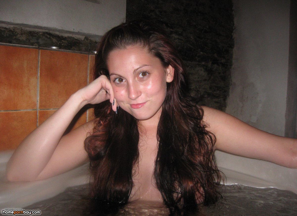 Amateur teen nude in bath photo