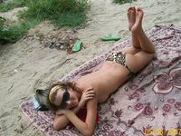 Amateur babe nude at beach