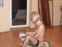 Hot amateur blonde mom making nude self pics