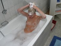 Amateur Gf nude in bath