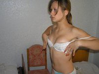 Amateur teen posing nude at home