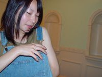 Asian amteur girl sucking dick