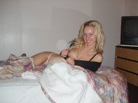Amateur blonde GF nude on bed