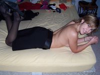 Amateur wife posing for her hubby