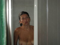 Amateur wife posing for her hubby