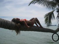 Hot amateur babe in paradise