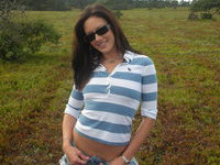 Brunette likes to piss at public