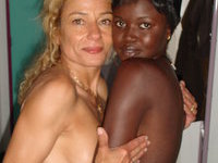 French Anna playing with a black girl