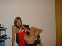 Amateur girlfriend likes to pose